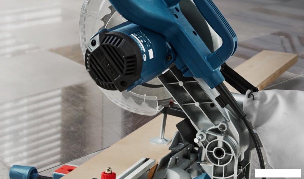 Торцовочная пила Bosch GCM 216 Professional 0601B33000