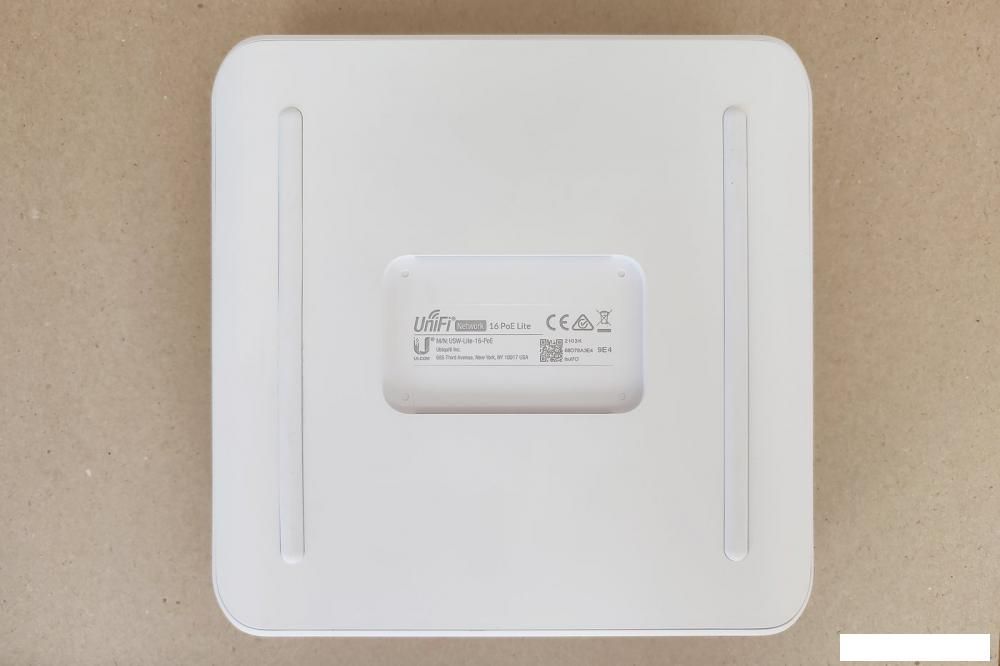 Управляемый коммутатор 2-го уровня Ubiquiti UniFi Switch Lite 16 POE