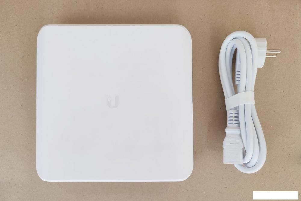 Управляемый коммутатор 2-го уровня Ubiquiti UniFi Switch Lite 16 POE