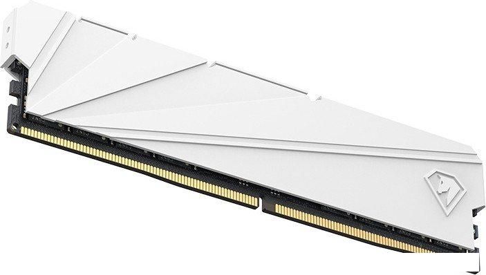 Оперативная память Netac Shadow S 8ГБ DDR4 2666 МГц NTSSD4P26SP-08W