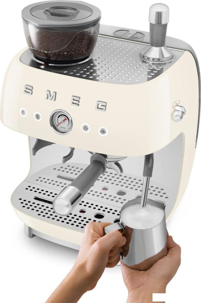 Рожковая кофеварка Smeg EGF03CREU