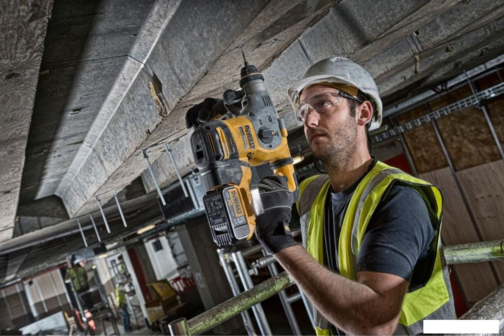 Перфоратор DeWalt DCH283P2-QW (с 2-мя АКБ, кейс)