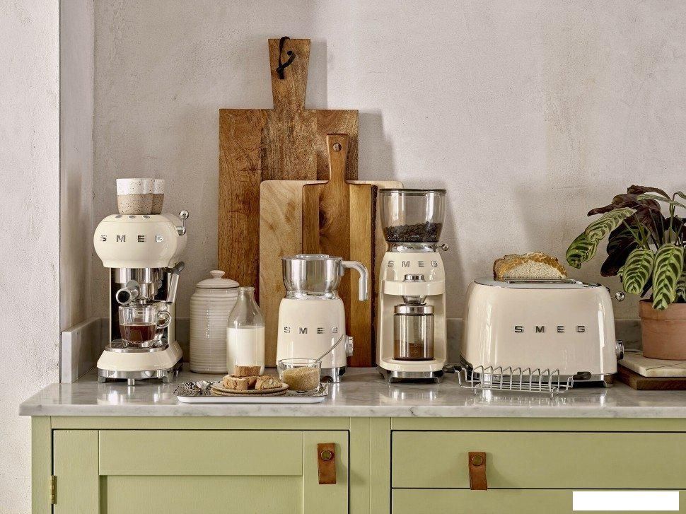 Электрическая кофемолка Smeg CGF11CREU
