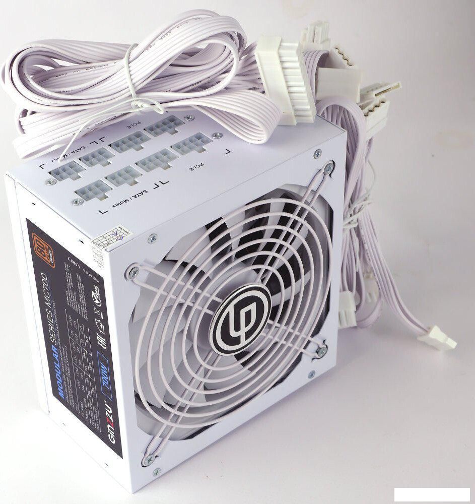 Блок питания Ginzzu MC700 (белый)