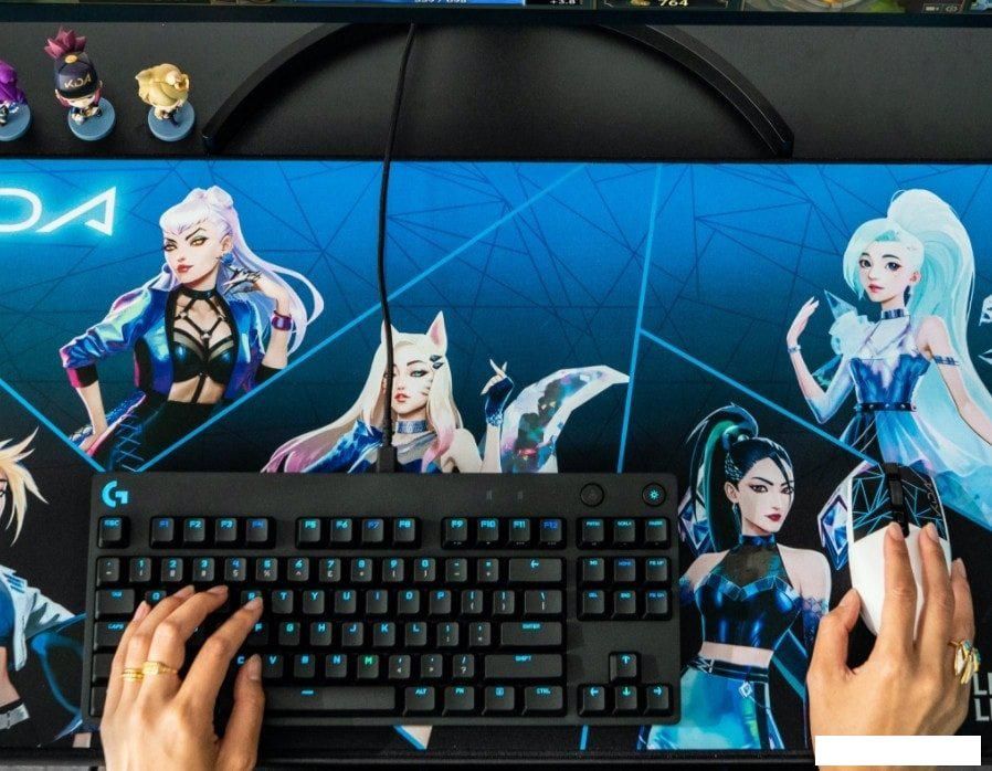Коврик для стола Logitech G840 K/DA League of Legends Edition