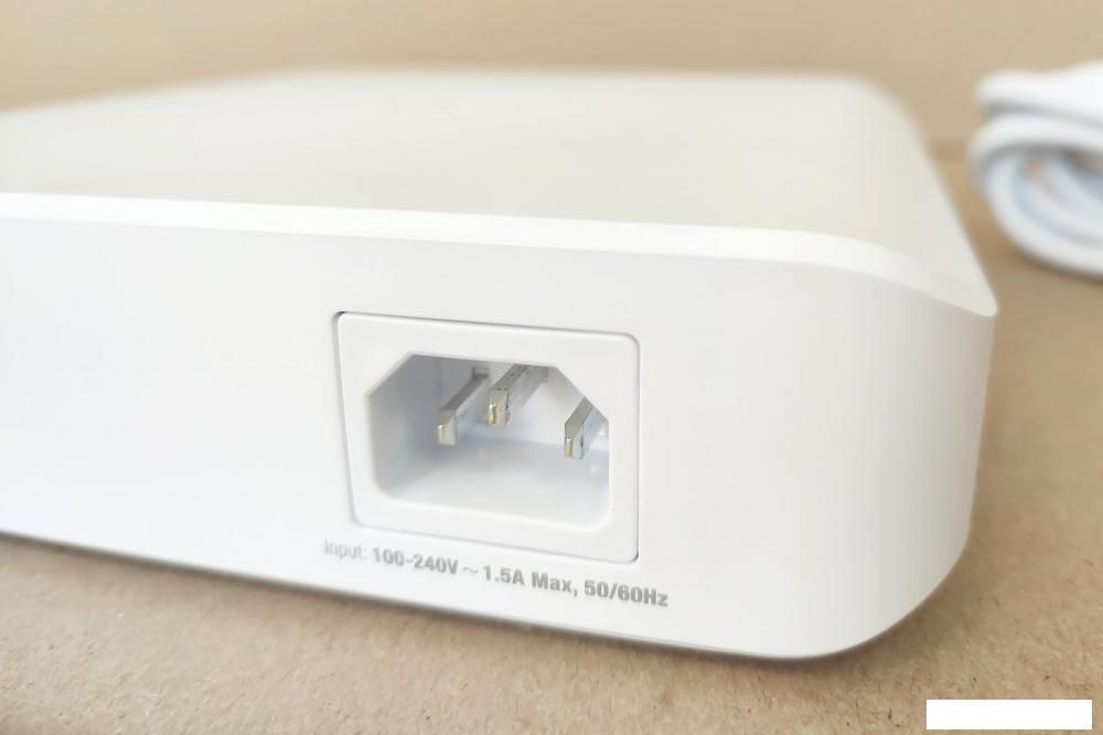 Управляемый коммутатор 2-го уровня Ubiquiti UniFi Switch Lite 16 POE
