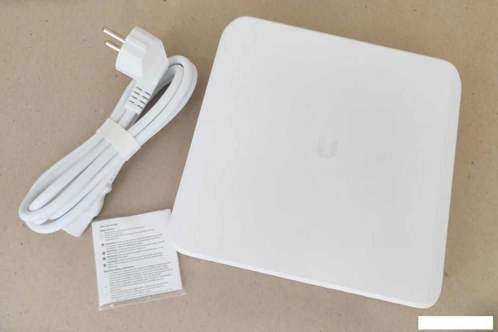 Управляемый коммутатор 2-го уровня Ubiquiti UniFi Switch Lite 16 POE