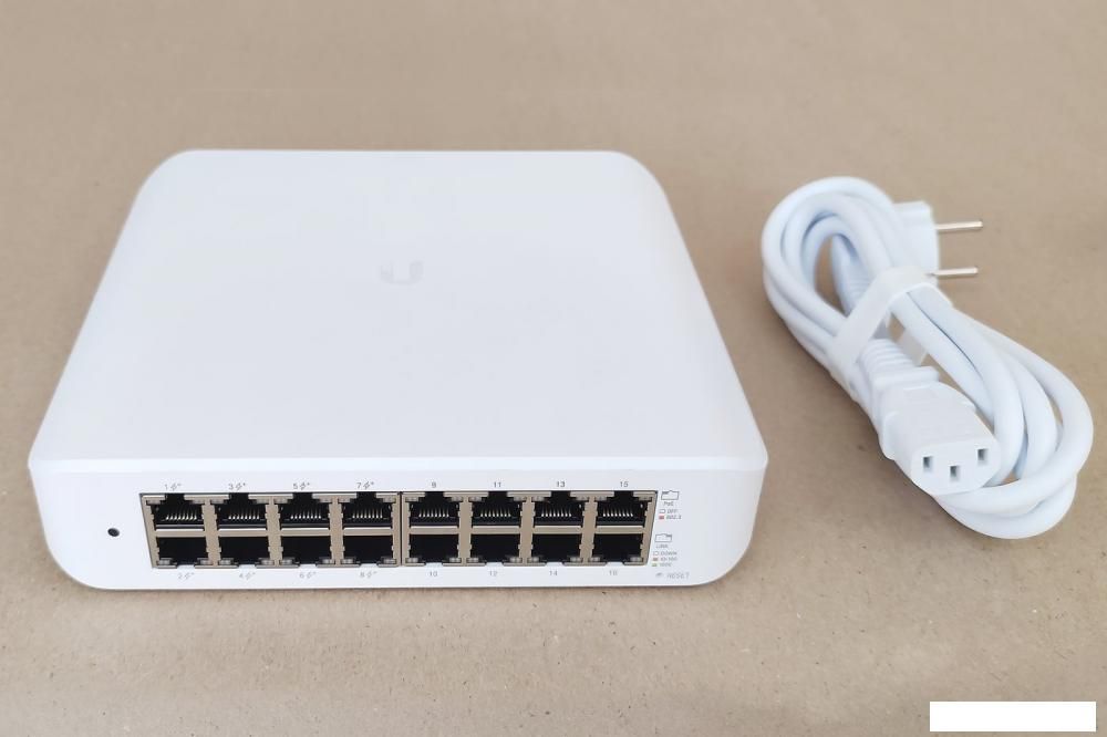 Управляемый коммутатор 2-го уровня Ubiquiti UniFi Switch Lite 16 POE