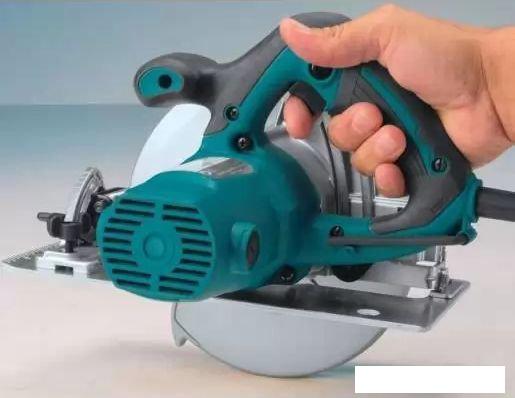 Дисковая (циркулярная) пила Makita HS7600
