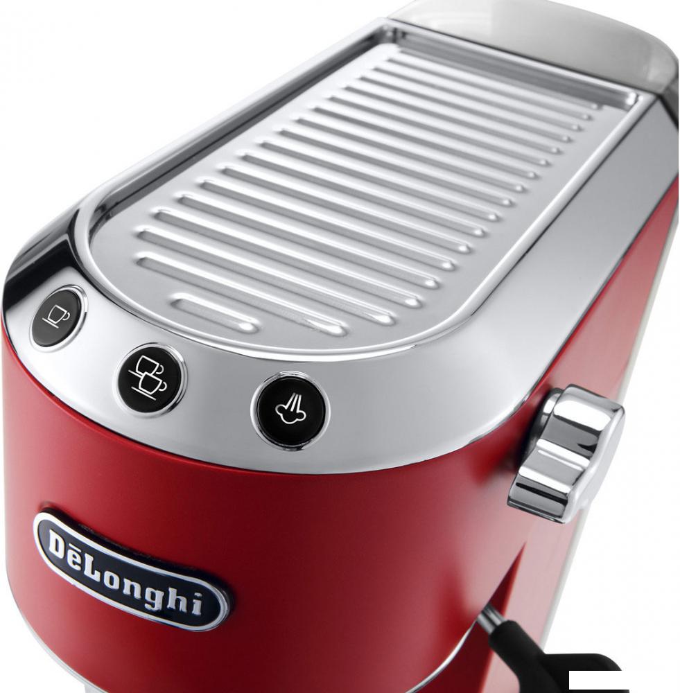 Рожковая помповая кофеварка DeLonghi Dedica EC 685.R