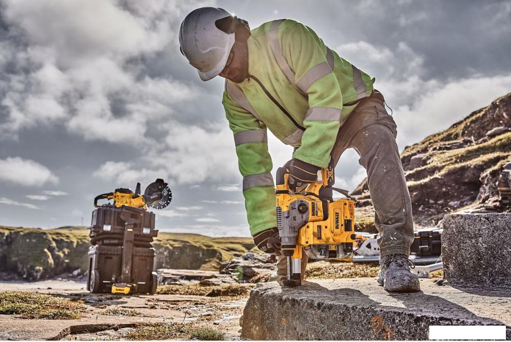 Перфоратор DeWalt DCH283P2-QW (с 2-мя АКБ, кейс)