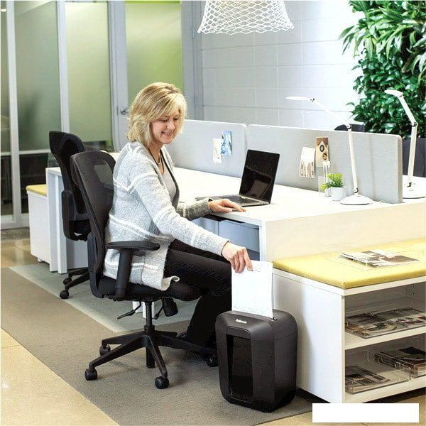 Шредер Fellowes PowerShred LX41 (черный)