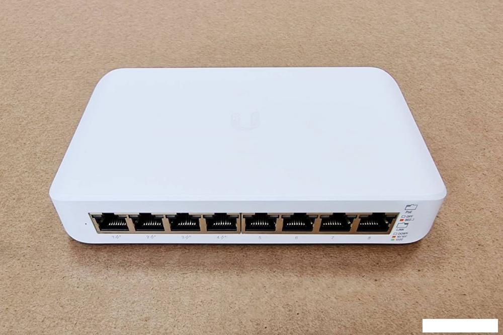 Управляемый коммутатор 2-го уровня Ubiquiti UniFi Switch Lite 8 POE