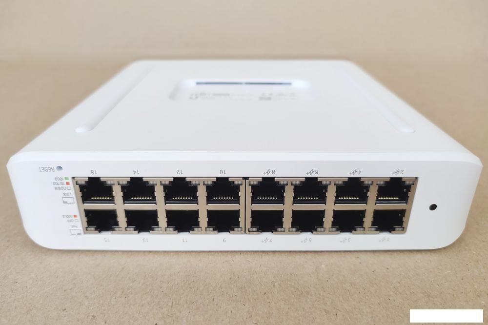Управляемый коммутатор 2-го уровня Ubiquiti UniFi Switch Lite 16 POE