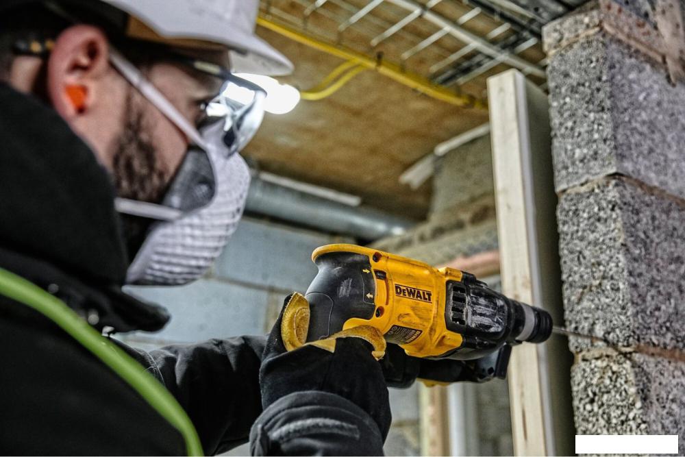 Перфоратор DeWalt D25133K-QS (кейс)
