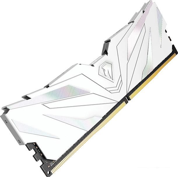 Оперативная память Netac Shadow II White 16ГБ DDR4 3200МГц NTSWD4P32SP-16W