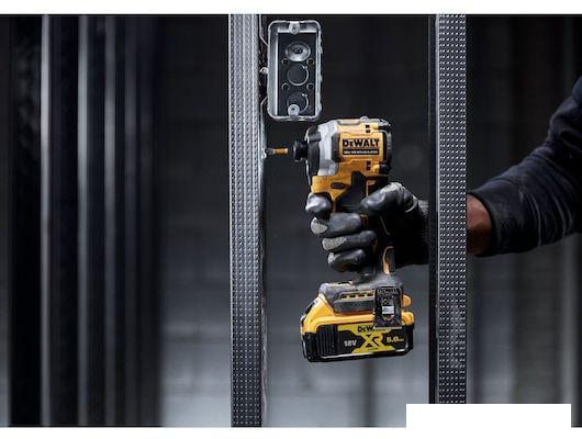 Винтоверт DeWalt DCF850P2T (с 2-мя АКБ 5 Ач, кейс)