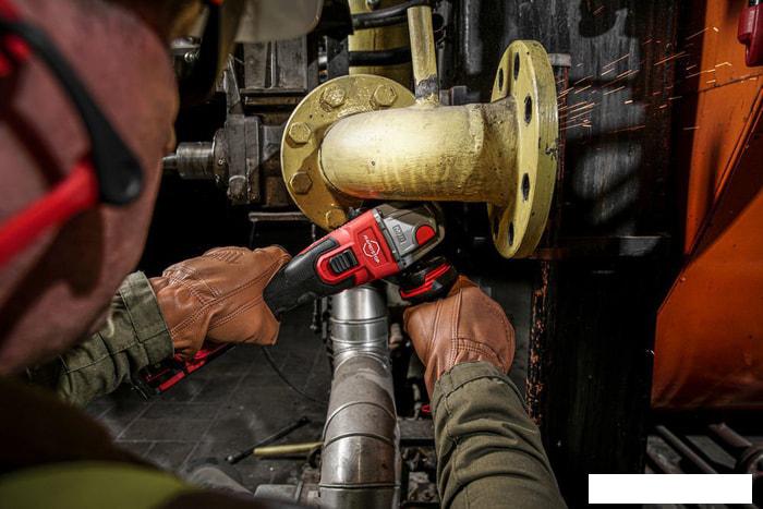Угловая шлифмашина Milwaukee M18 FSAG125XB-502X Fuel 4933478430 (с 2-мя АКБ)