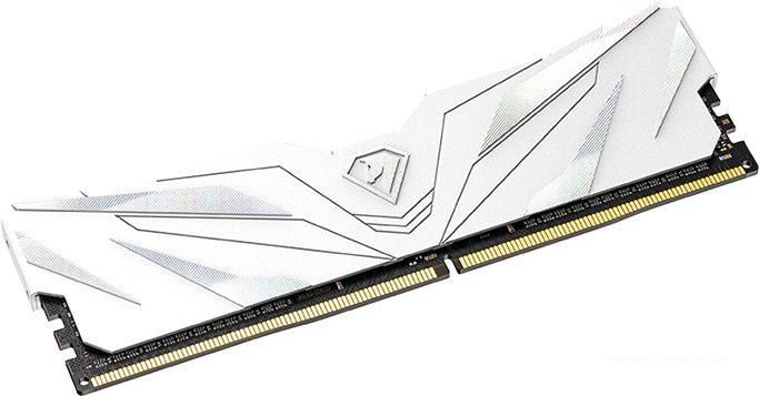 Оперативная память Netac Shadow II White 8ГБ DDR4 2666 МГц NTSWD4P26SP-08W