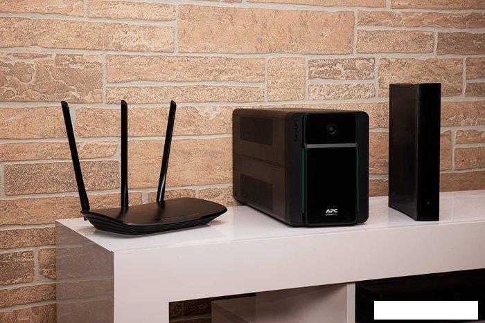 Источник бесперебойного питания APC Easy UPS BVX 2200VA BVX2200LI