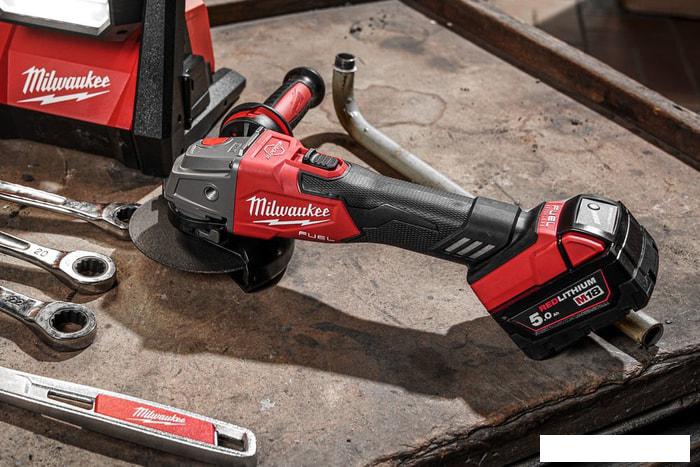 Угловая шлифмашина Milwaukee M18 FSAG125XB-502X Fuel 4933478430 (с 2-мя АКБ)