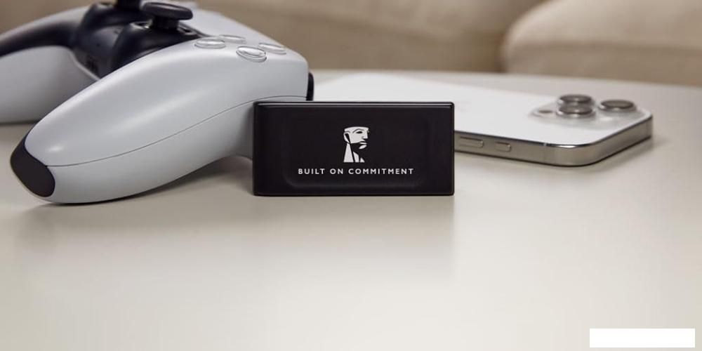 Внешний накопитель Kingston XS1000 2TB SXS1000/2000GA