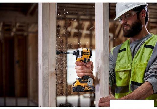 Винтоверт DeWalt DCF850P2T (с 2-мя АКБ 5 Ач, кейс)