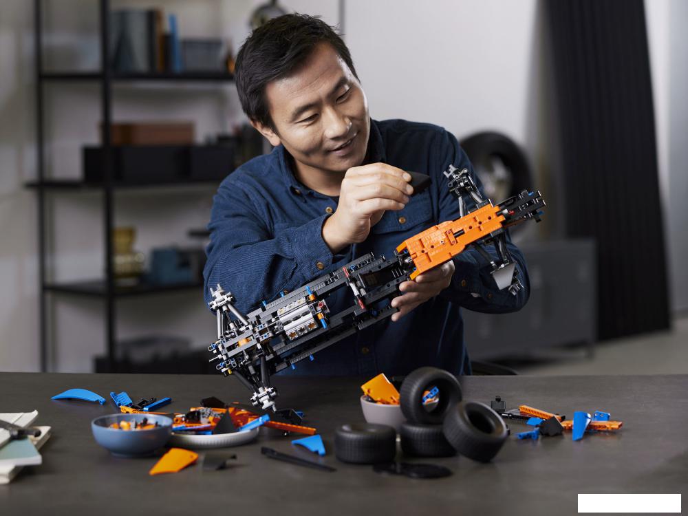 Конструктор LEGO Technic 42141 Гоночный автомобиль McLaren Formula 1