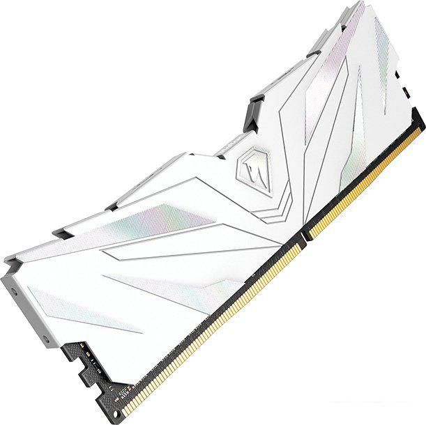 Оперативная память Netac Shadow II White 8ГБ DDR4 2666 МГц NTSWD4P26SP-08W