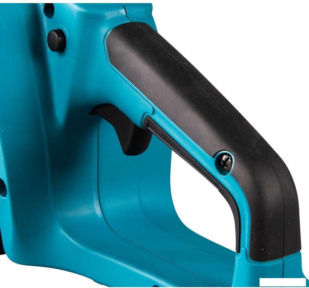 Аккумуляторная пила Makita DUC307RT (с 1-им АКБ 5 Ач)