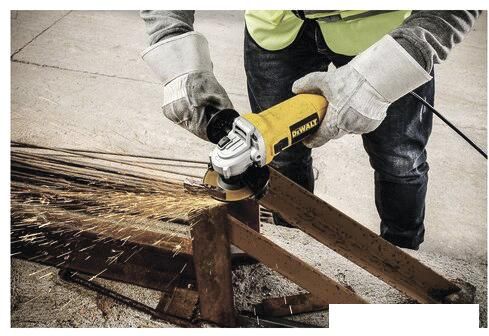 Угловая шлифмашина DeWalt DWE4117-QS