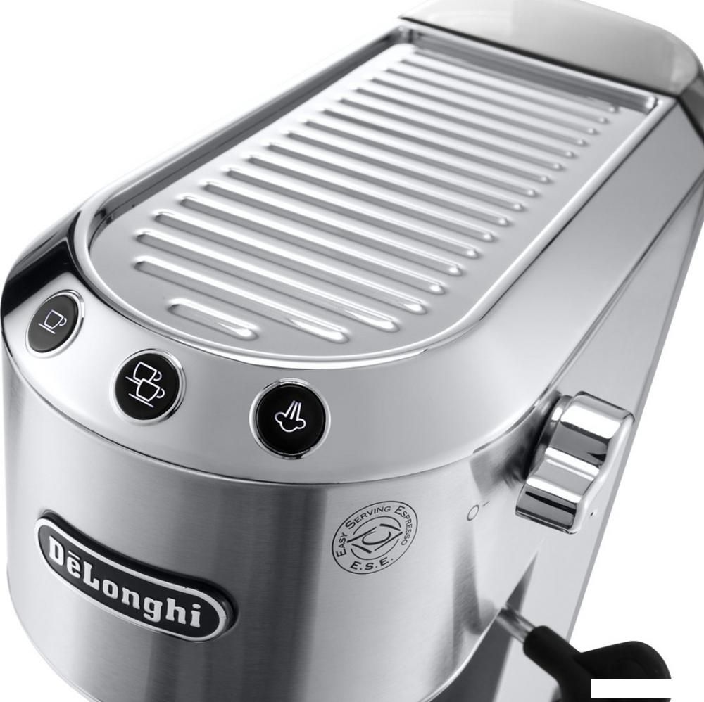 Рожковая кофеварка DeLonghi Dedica EC 685.M