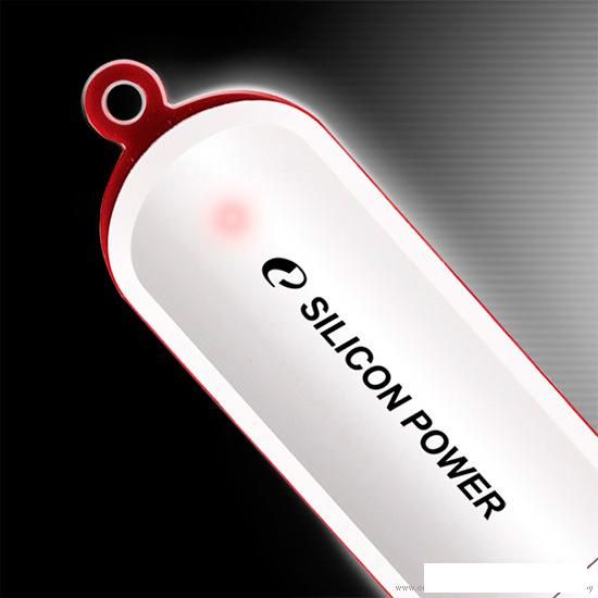 USB Flash Silicon-Power LuxMini 320 32GB (белый/красный)