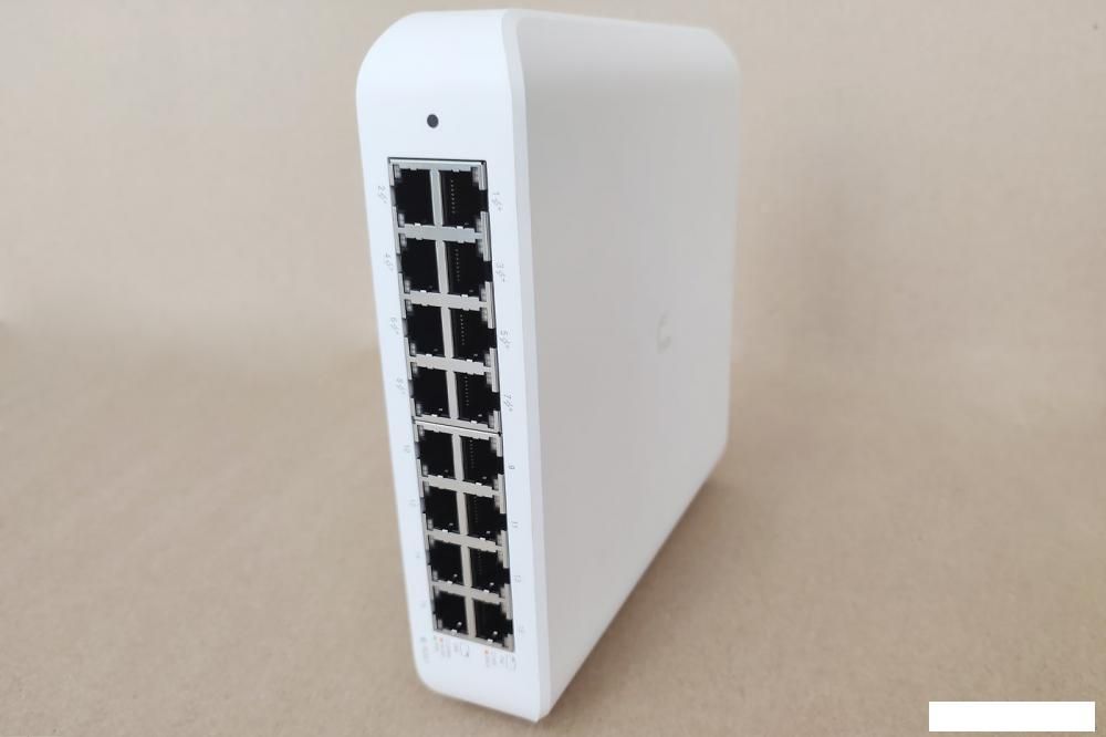 Управляемый коммутатор 2-го уровня Ubiquiti UniFi Switch Lite 16 POE