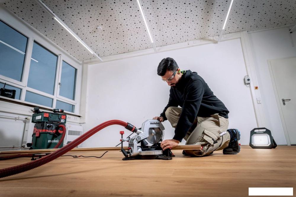 Торцовочная пила Metabo KS 216 M 610216000