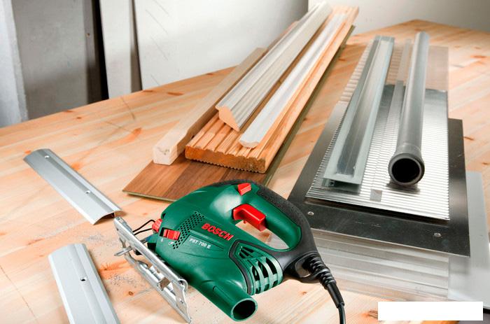 Электролобзик Bosch PST 700 E (06033A0020)