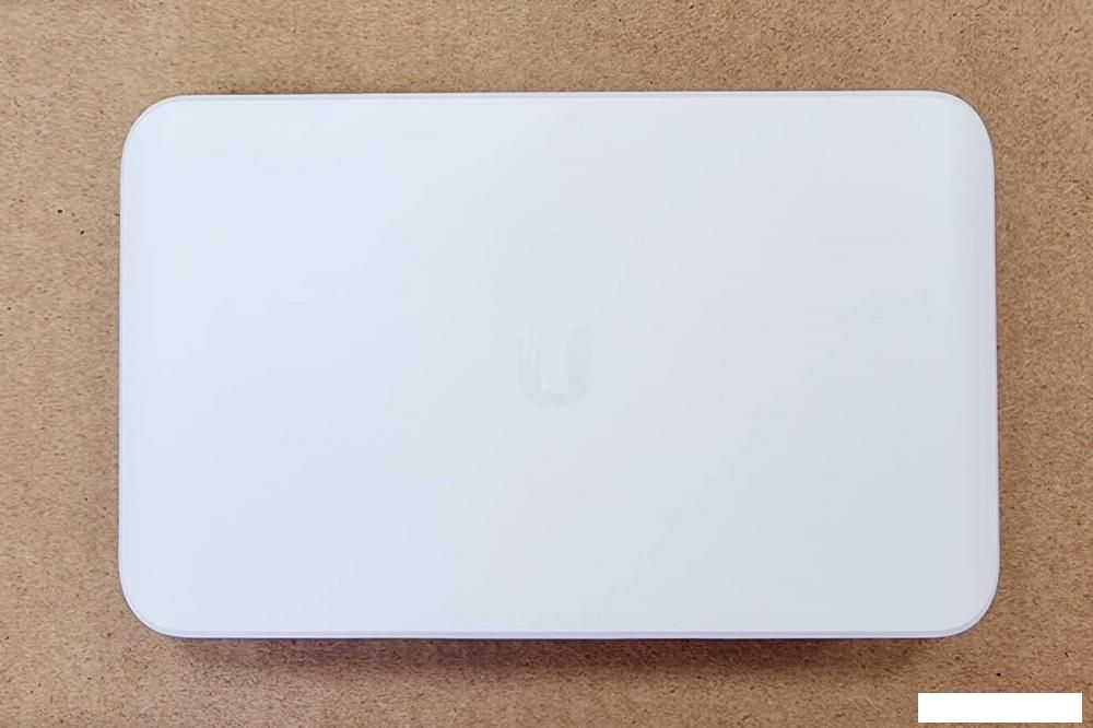 Управляемый коммутатор 2-го уровня Ubiquiti UniFi Switch Lite 8 POE