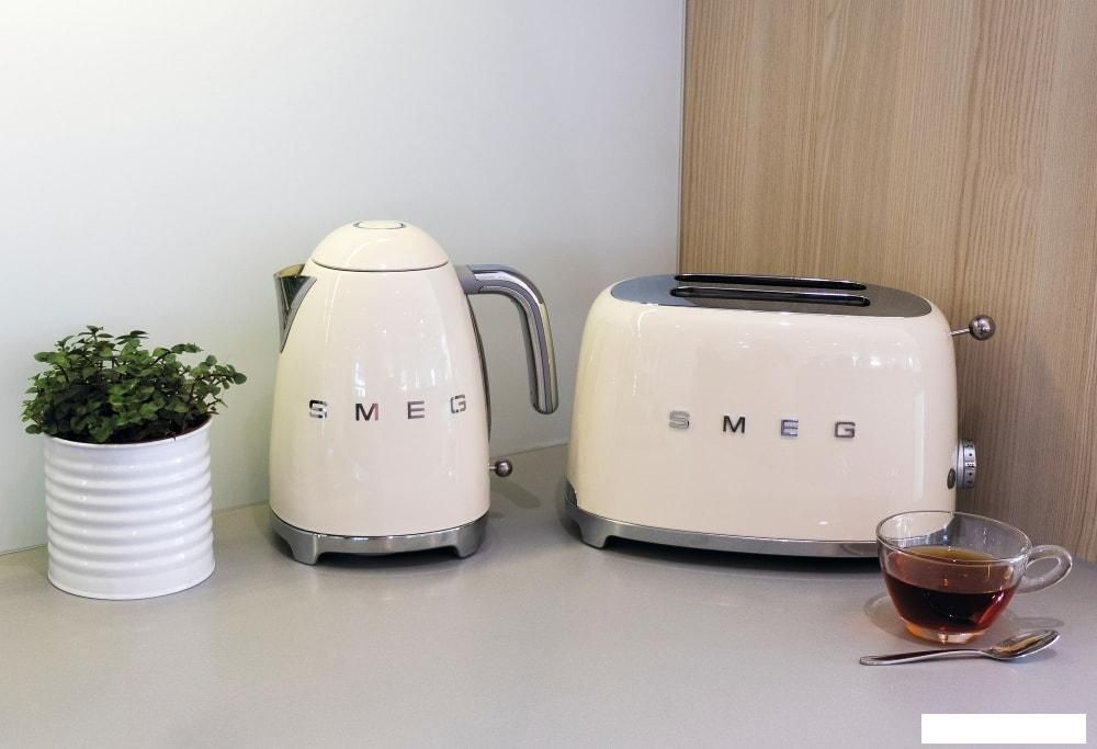 Тостер Smeg TSF01CREU