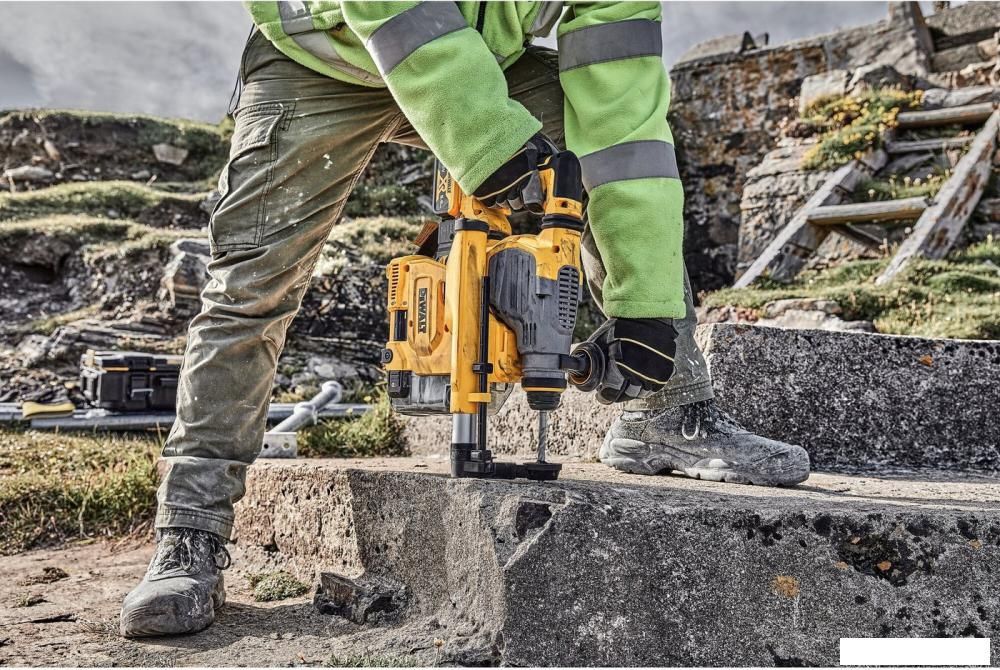 Перфоратор DeWalt DCH283P2-QW (с 2-мя АКБ, кейс)