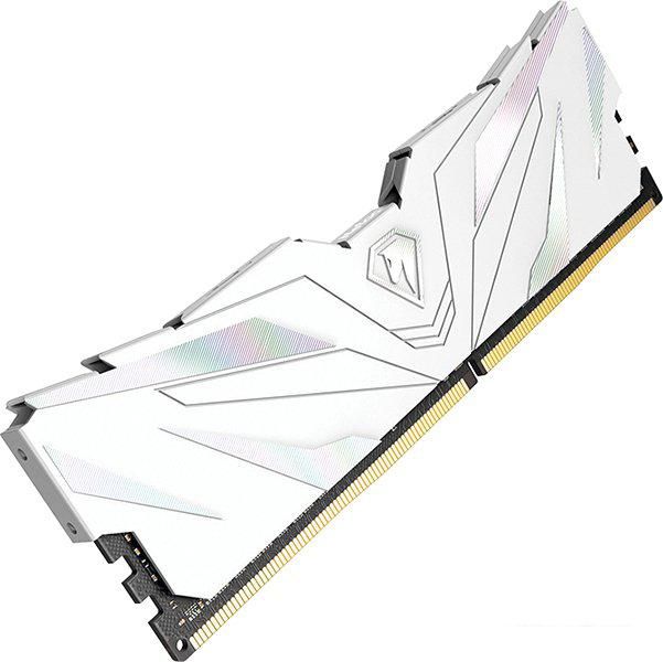 Оперативная память Netac Shadow II White 8ГБ DDR4 2666 МГц NTSWD4P26SP-08W
