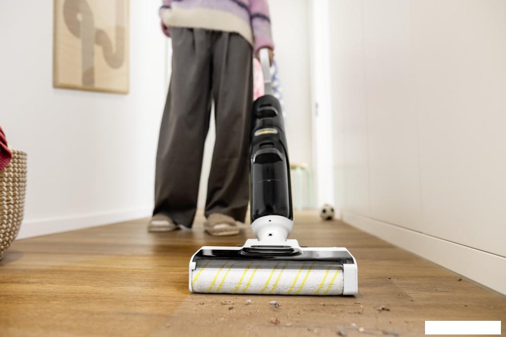 Вертикальный моющий пылесос Karcher FCV 4 1.056-131.0