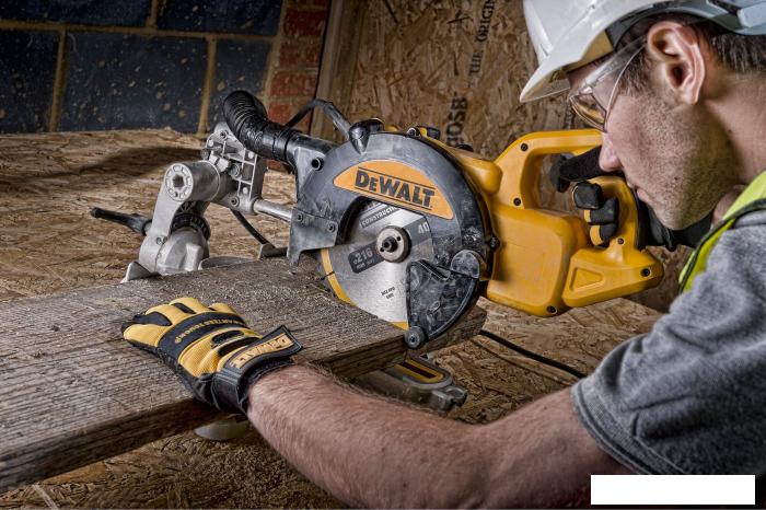 Торцовочная пила DeWalt DWS773
