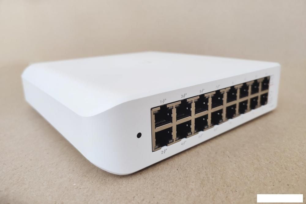 Управляемый коммутатор 2-го уровня Ubiquiti UniFi Switch Lite 16 POE