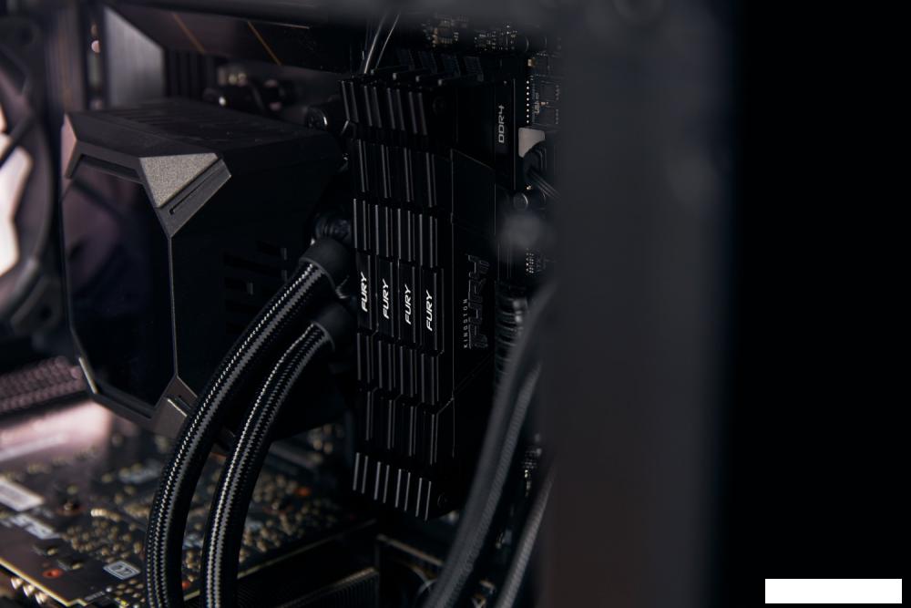 Оперативная память Kingston FURY Renegade 8ГБ DDR4 3600МГц KF436C16RB2/8