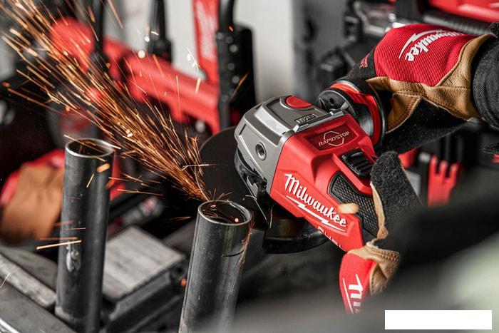 Угловая шлифмашина Milwaukee M18 FSAG125XB-502X Fuel 4933478430 (с 2-мя АКБ)