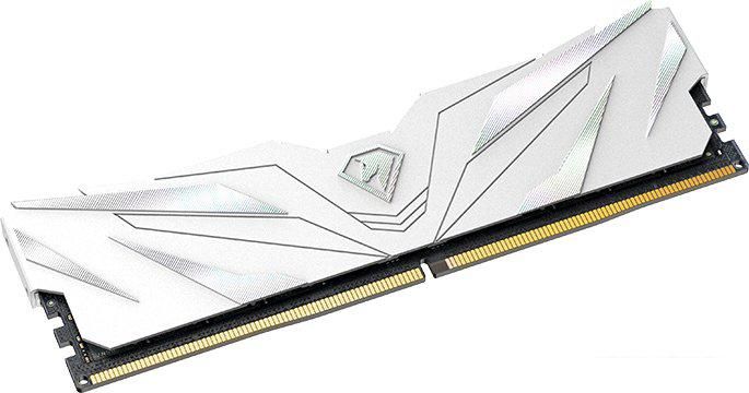 Оперативная память Netac Shadow II White 8ГБ DDR4 2666 МГц NTSWD4P26SP-08W